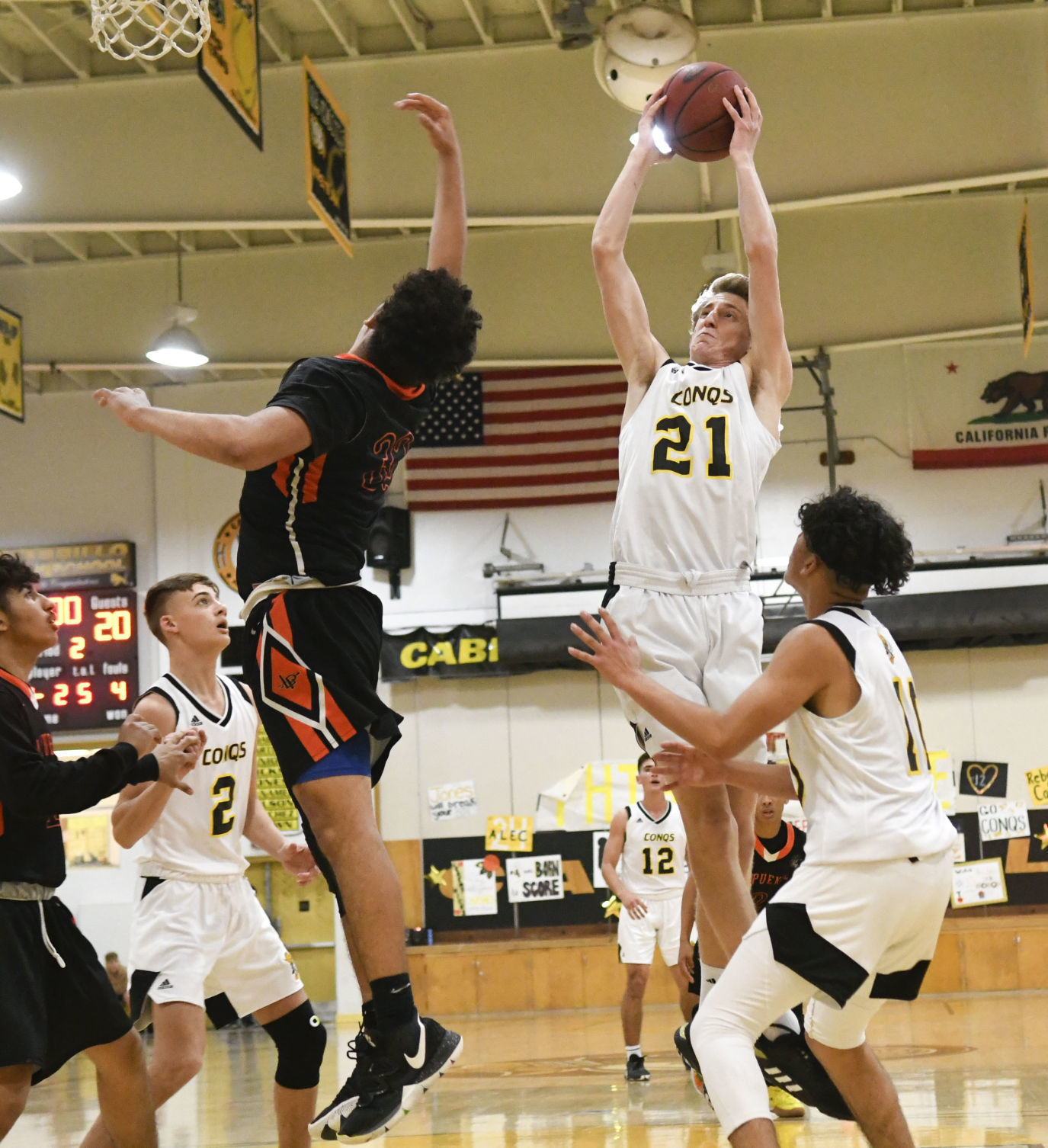 021220 La Puente Cabrillo basketball 10.jpg